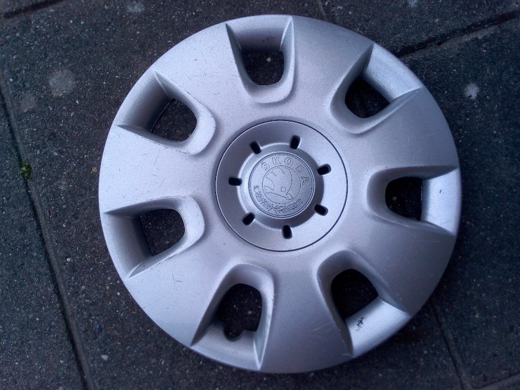 Wieldop Skoda 5J0 601 147, Auto diversen, Wieldoppen, Ophalen of Verzenden, Gebruikt