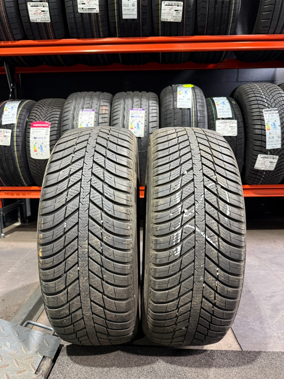 2 x Nexen 205/55R16 4 Seizoenbanden, Auto-onderdelen, Banden en Velgen, Gebruikt, 16 inch, Zandzuigerstraat 36, Qbanden@gmail.com