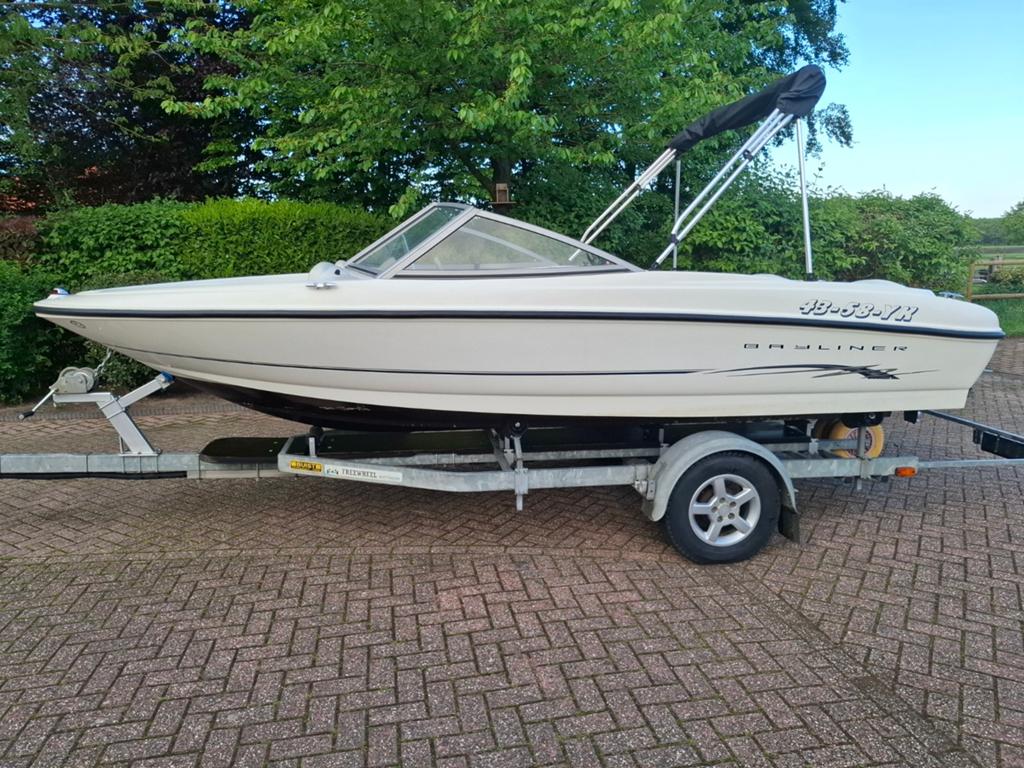 Bayliner 175 2005 high five, Watersport en Boten, Speedboten, Bayliner, Benzine, 120 tot 200 pk, Binnenboordmotor, Polyester, Met afstandsbediening