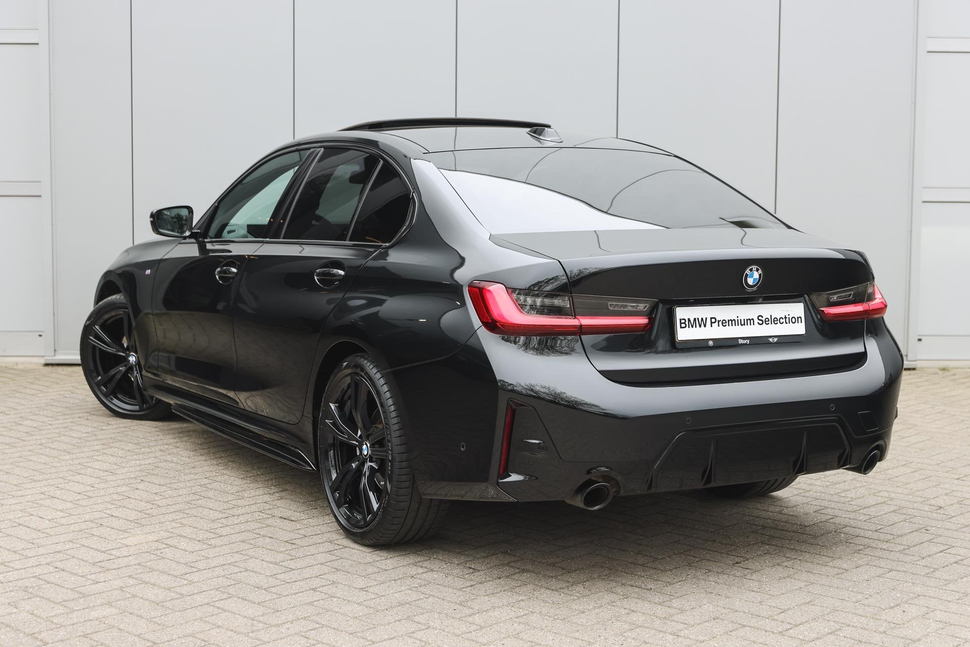BMW 3 Serie 318i M Sport Automaat / M-Performance / Sportsto, Auto's, Achterwielaandrijving, Gebruikt, Alcantara, Zwart