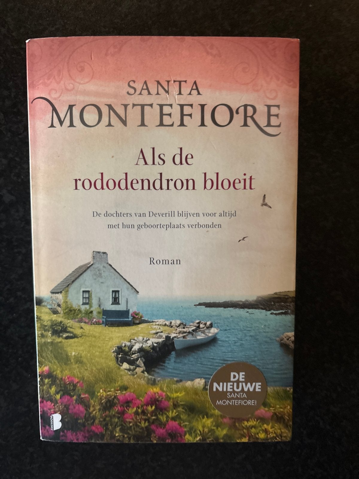 Santa Montefiore - Als de rododendron bloeit (Roman), Boeken, Ophalen of Verzenden, Gelezen, Nederland