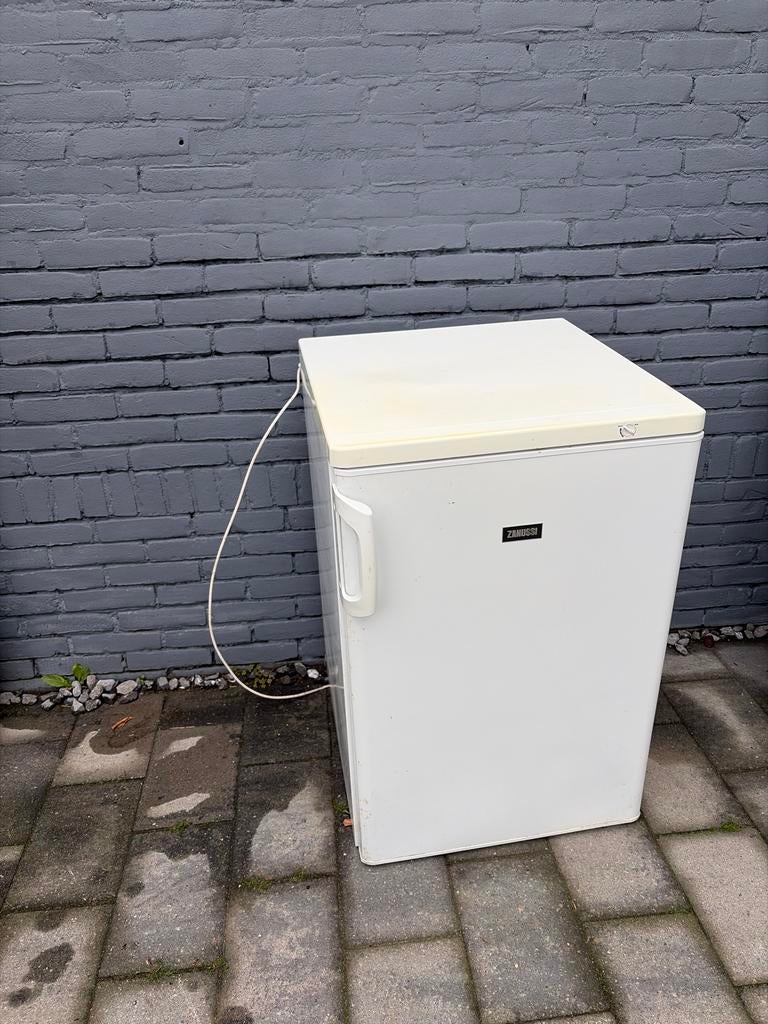 Oude Zanussi vriezer - ideaal voor oud ijzer, Minder dan 60 cm, Niet werkend, Vrijstaand, Ophalen