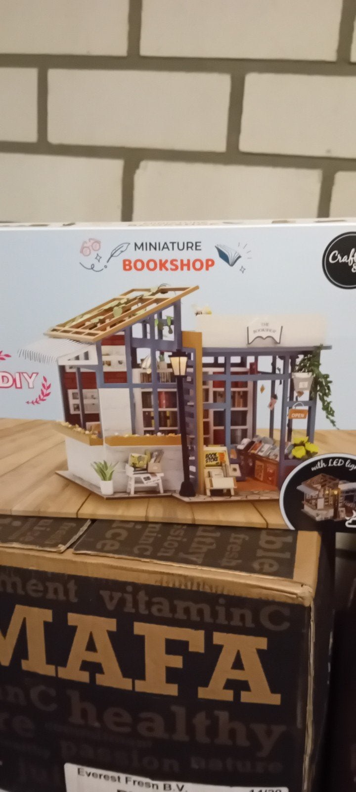 DIY Miniatuur Huisjes: Sweet Café & Bookshop Knutselsets, Hobby en Vrije tijd, Ophalen, Overige thema's, Nieuw, Hout