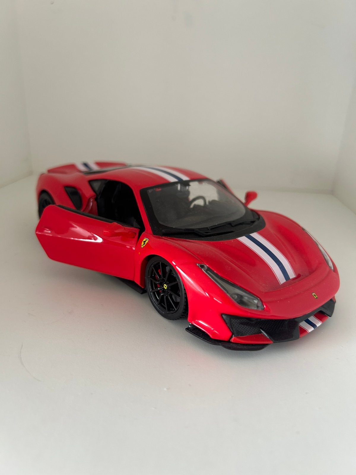Modelauto ferrari 1:24, Ophalen, Zo goed als nieuw, Auto, Maisto
