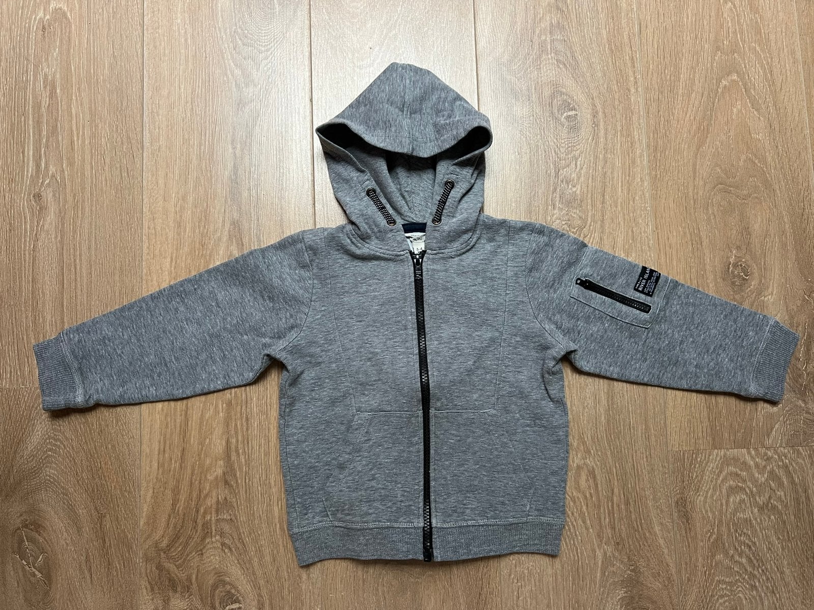 River island vest grijs/zwart maat 104, Ophalen of Verzenden, Gebruikt, Jongen, Trui of Vest