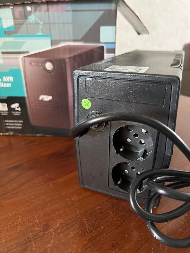 FSP UPS & AVR Stabilizer - Beschermt voor stroom uitval, Computers en Software, Noodvoedingen (UPS), Zo goed als nieuw, Ophalen