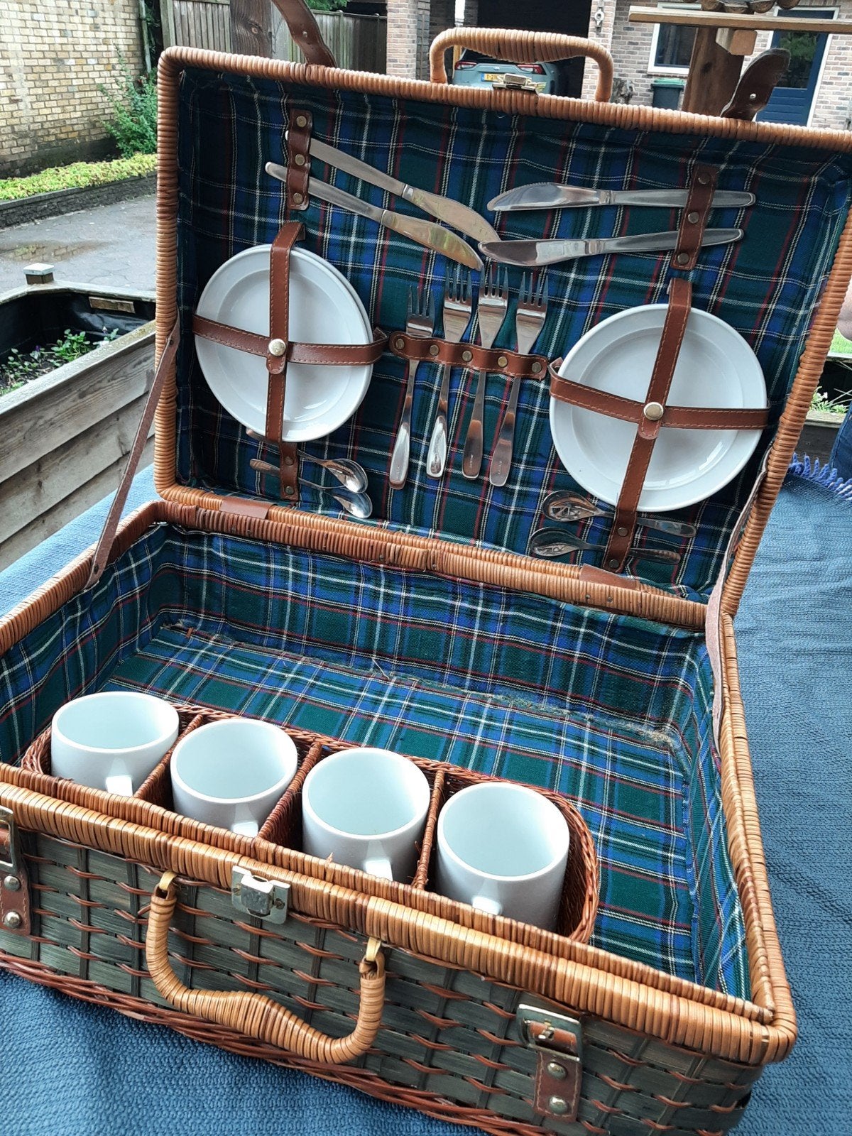 Vintage picknickmand met servies en bestek, Ophalen of Verzenden, Gebruikt