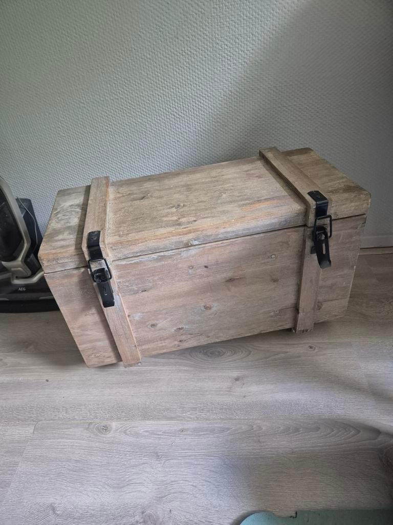 Houten kist op wieltjes - 60x37 cm, Huis en Inrichting, Woonaccessoires | Kisten, Ophalen, Gebruikt, Minder dan 50 cm, 50 tot 75 cm