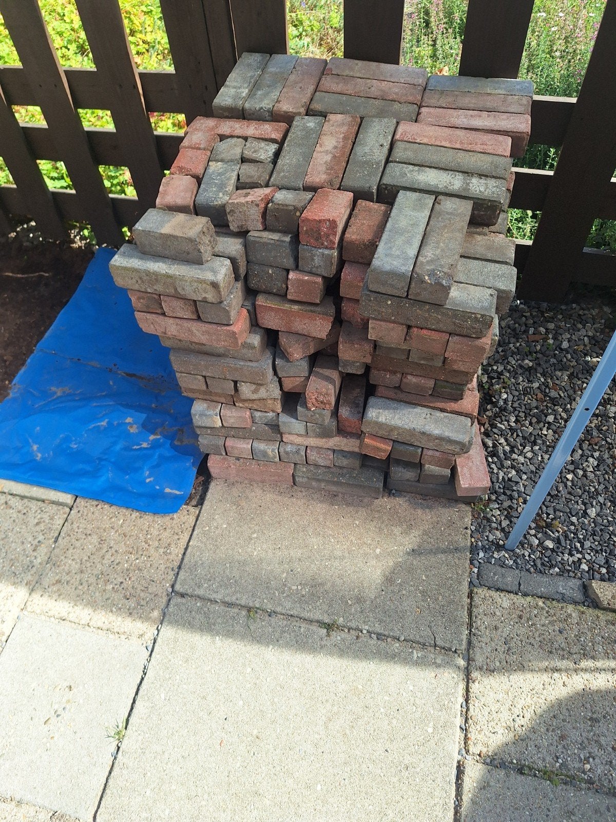 Gratis Waaltjes af te halen voor klein padje, Tuin en Terras, Ophalen, Overige materialen, Gebruikt, Klinkers