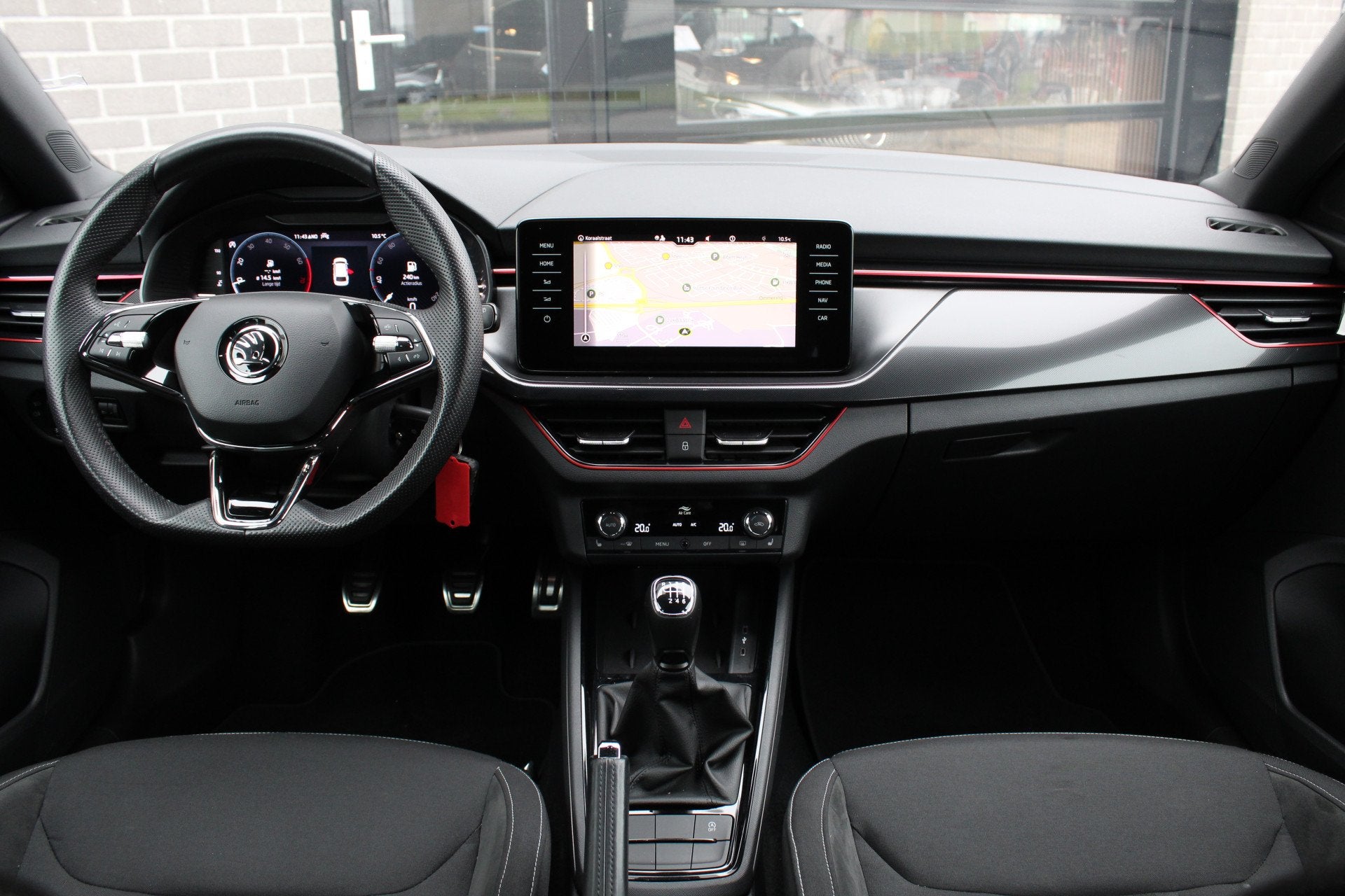 Skoda Scala 1.0 TSI Sport Business / Virtual / Stoelverwarmi, Dealer onderhouden, Gebruikt, Met garantie (alle), 610 kg