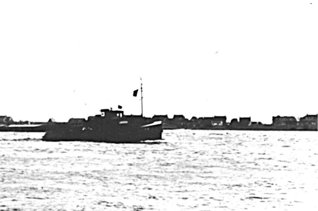 804490	Hardinxveld	ZH 1957 Merwede Binnenvaartschip	Gelopen, Verzamelen, Ansichtkaarten | Nederland, Ophalen of Verzenden, 1940 tot 1960