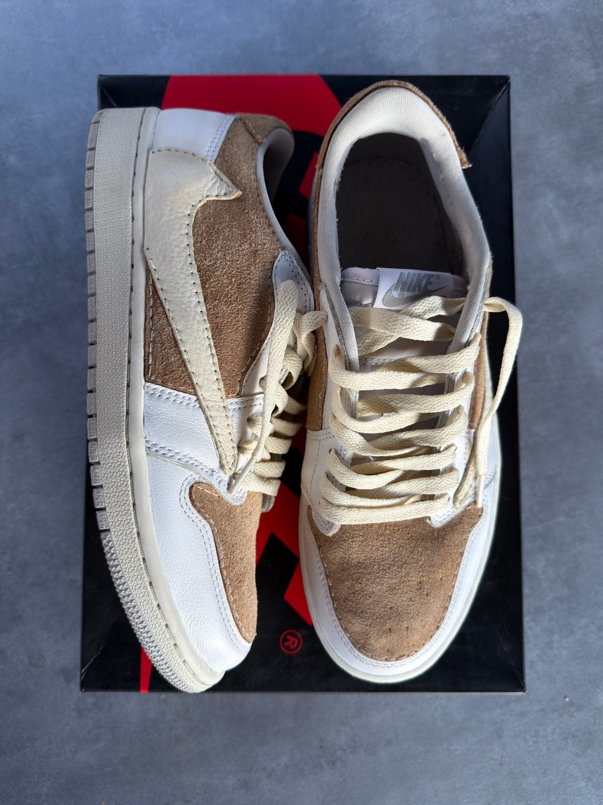 Custom Air Jordan 1 Low Mocha Latta - Maat 42, Kleding | Heren, Schoenen, --, Bruin, Ophalen of Verzenden, --