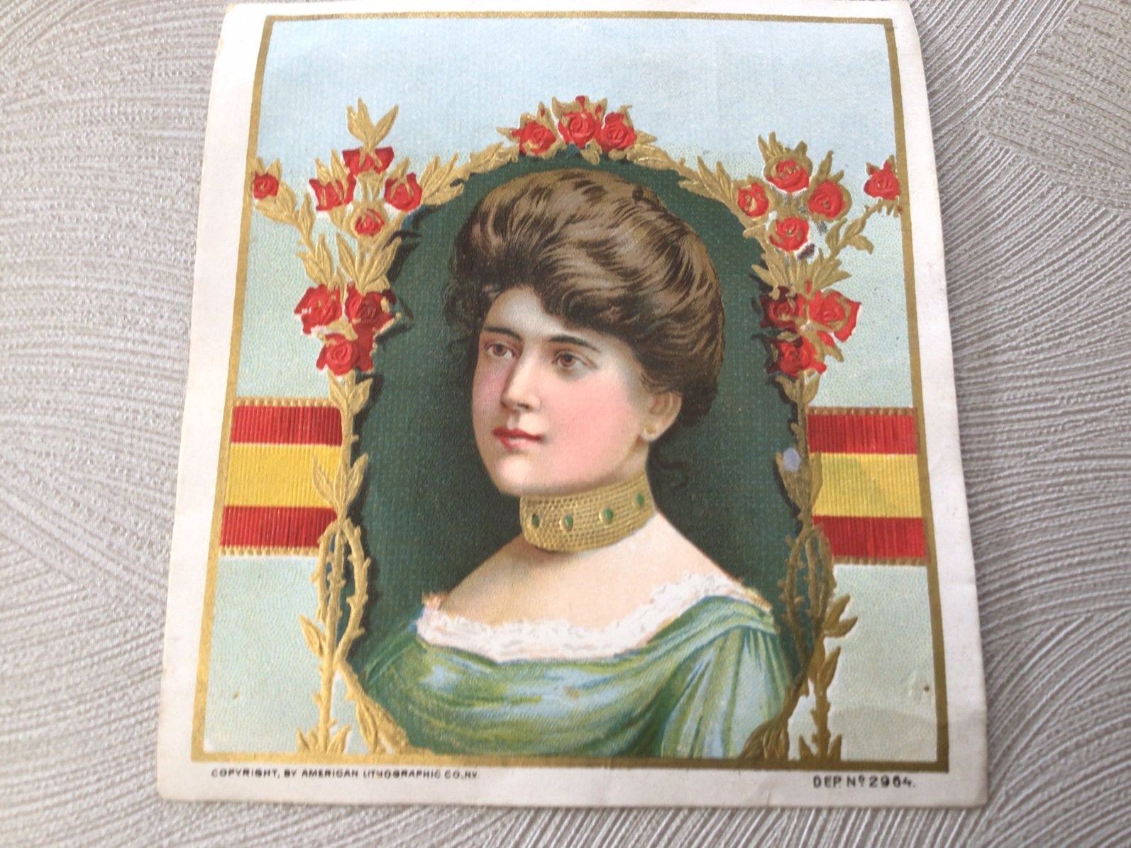 Dame in rode bloemen., Ophalen of Verzenden, Zo goed als nieuw, Sigarenbandjes