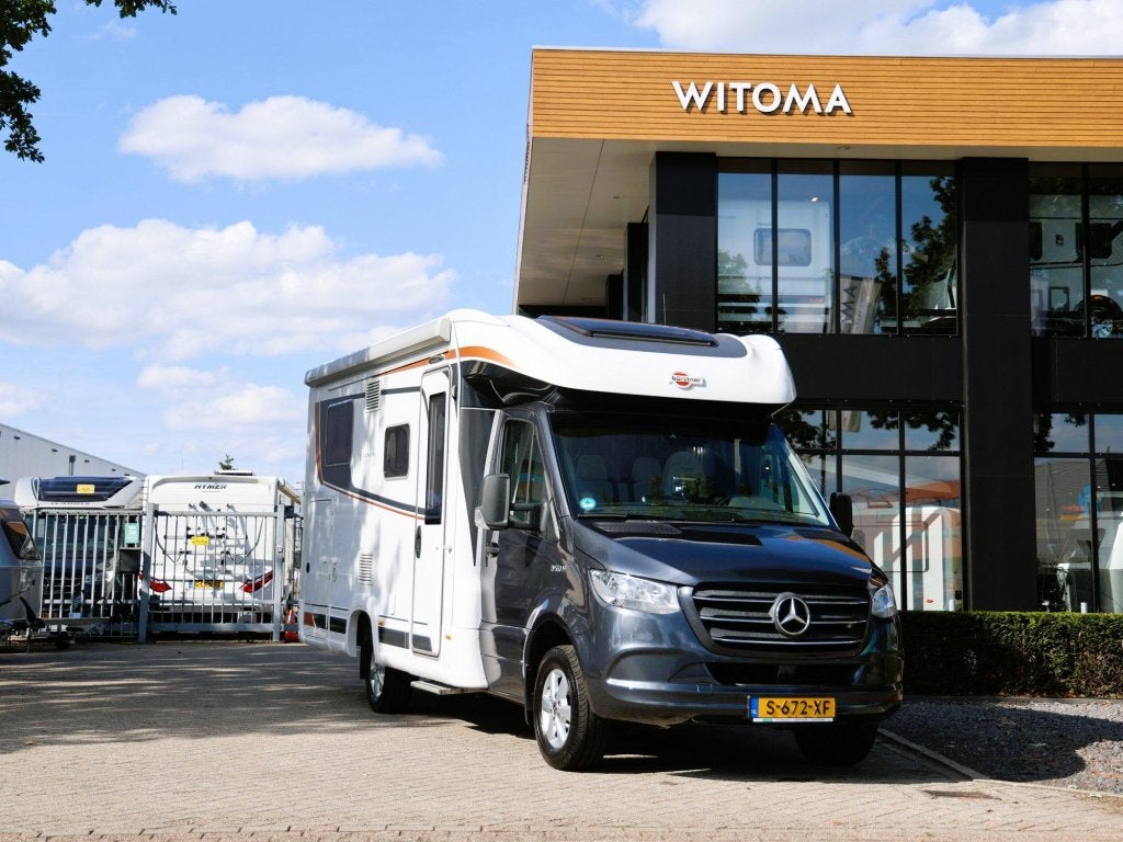 Bürstner Lyseo M Harmony Line, Caravans en Kamperen, Standaard zit, Luifel, 6 tot 7 meter, Bedrijf