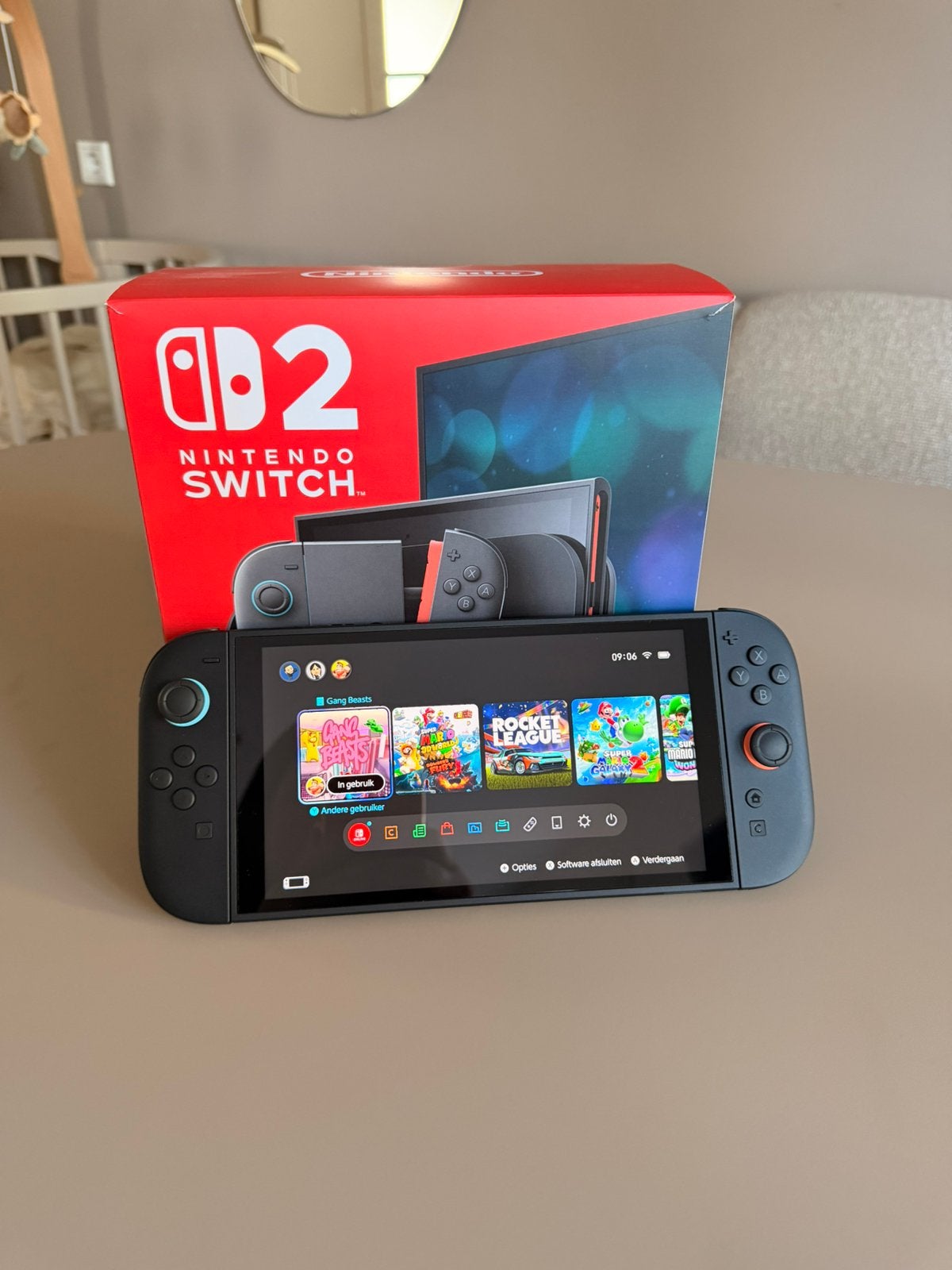Nintendo Switch 2 compleet in doos – z.g.a.n., Spelcomputers en Games, Ophalen of Verzenden, Zo goed als nieuw, Met 2 controllers