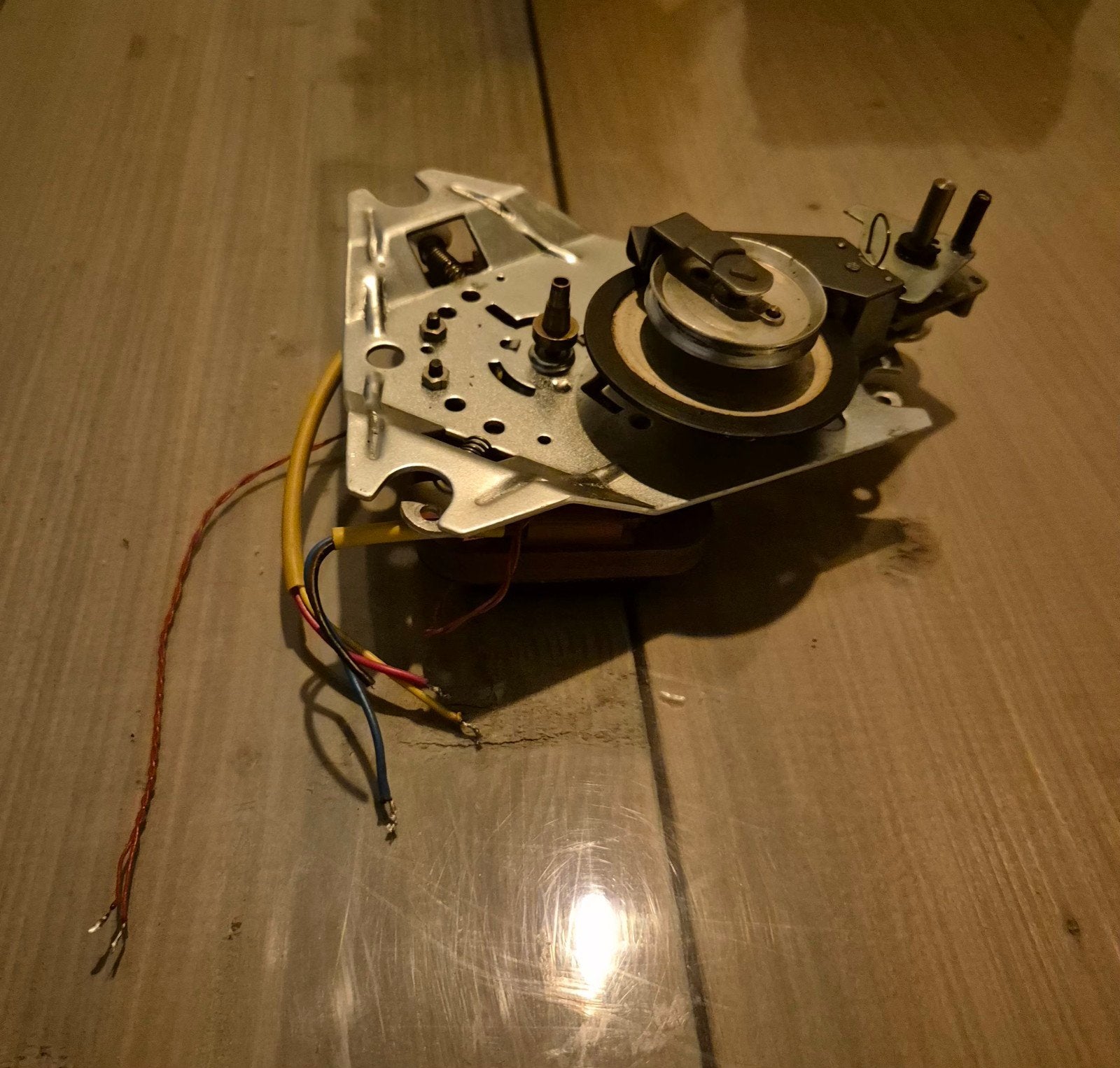 Motor incl tussenwiel voor Beogram 1200 platenspeler, Ophalen of Verzenden, Gebruikt, Platenspeler-onderdeel, Overige merken