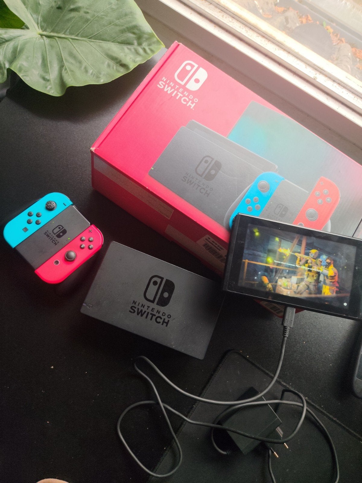 Nintendo Switch 1 + Doos + 64GB SD Kaard, Spelcomputers en Games, Ophalen of Verzenden, Zo goed als nieuw, Met 2 controllers, Switch Original