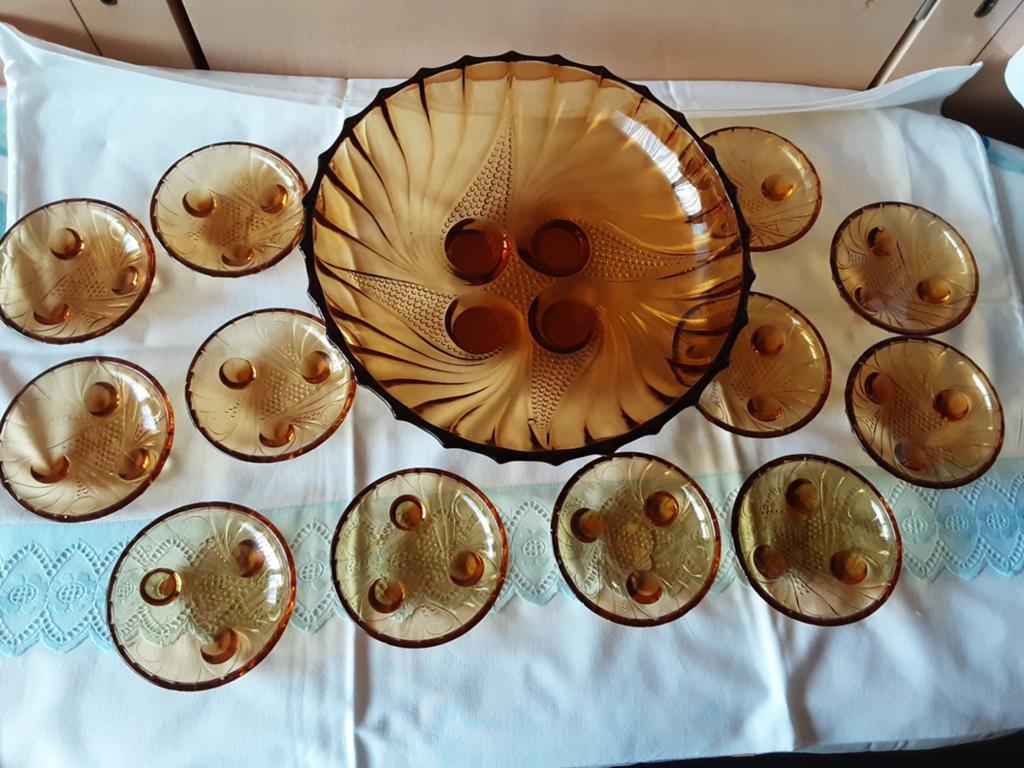 Amber schaal en 12 kleine schaaltjes., Antiek en Kunst, Ophalen of Verzenden