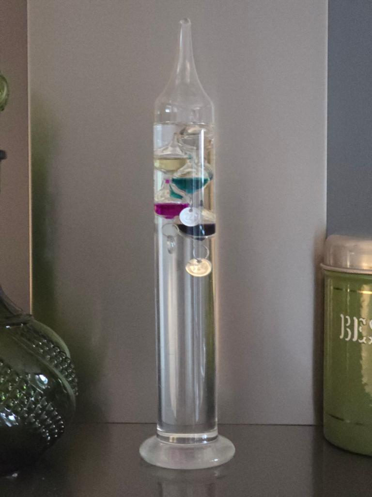 Prachtige staande glazen Galileo thermometer 80S/ 90S €29, Audio, Tv en Foto, Weerstations en Barometers, Ophalen of Verzenden