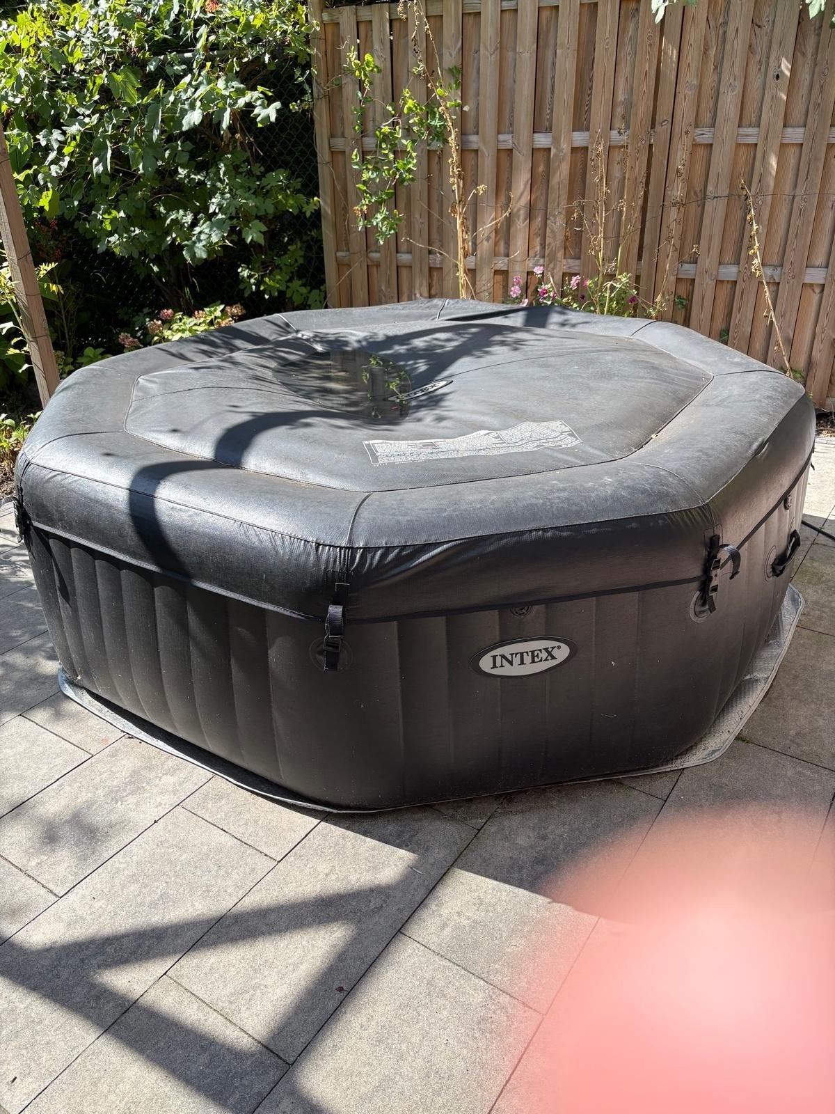 Intex PureSpa Opblaasbare Jacuzzi, Tuin en Terras, Ophalen, Zo goed als nieuw, Afdekzeil, Opblaasbaar