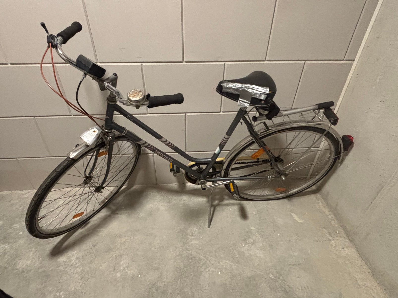 Hercules Damenfiets met een coole retro-snelheidsmeter, Fietsen en Brommers, Ophalen