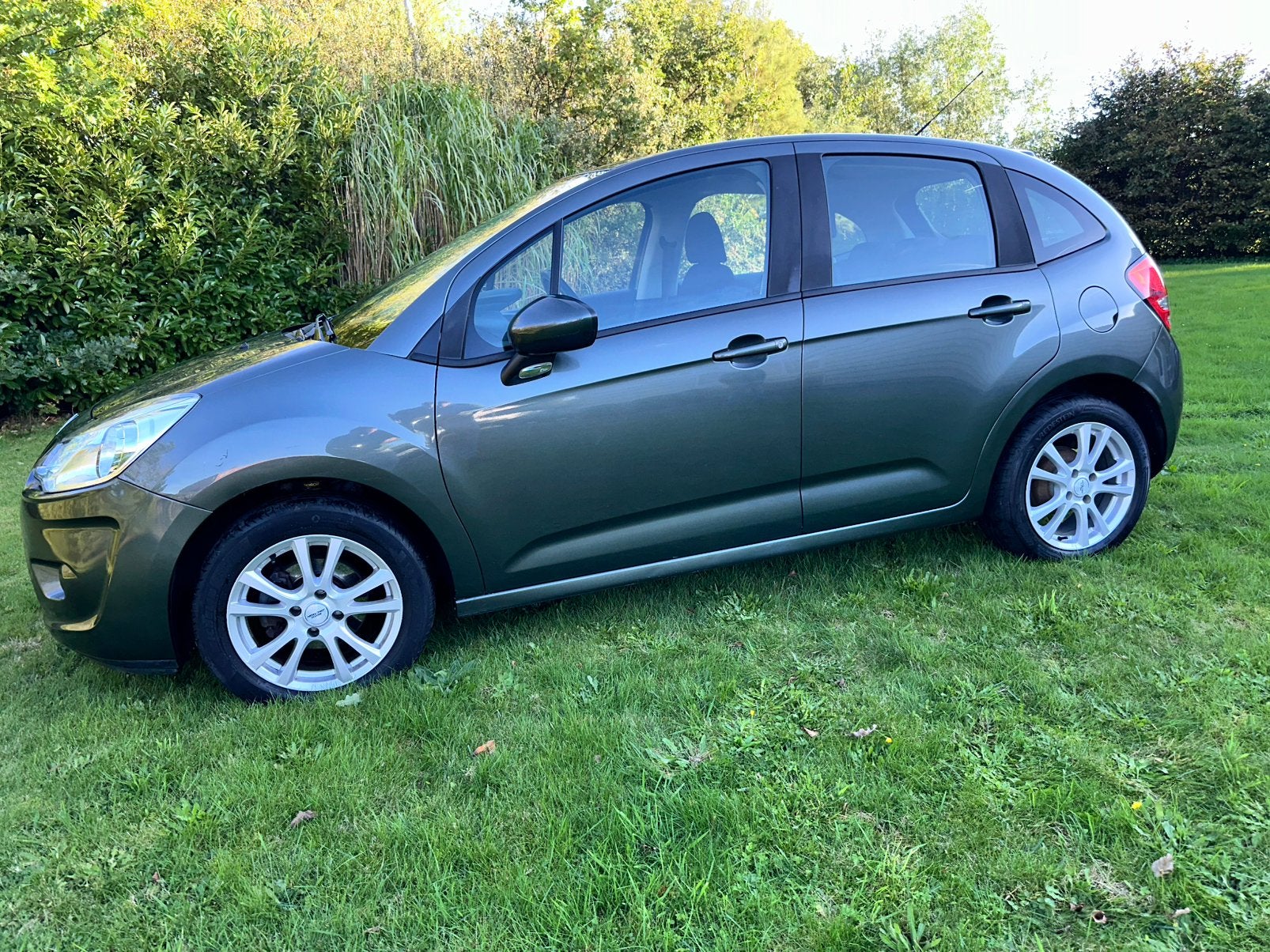 Super mooie Citroën C3 1.4i 75pk 2010 Grijs 2e eig Nap oke, Voorwielaandrijving, 1005 kg, Stof, Zwart