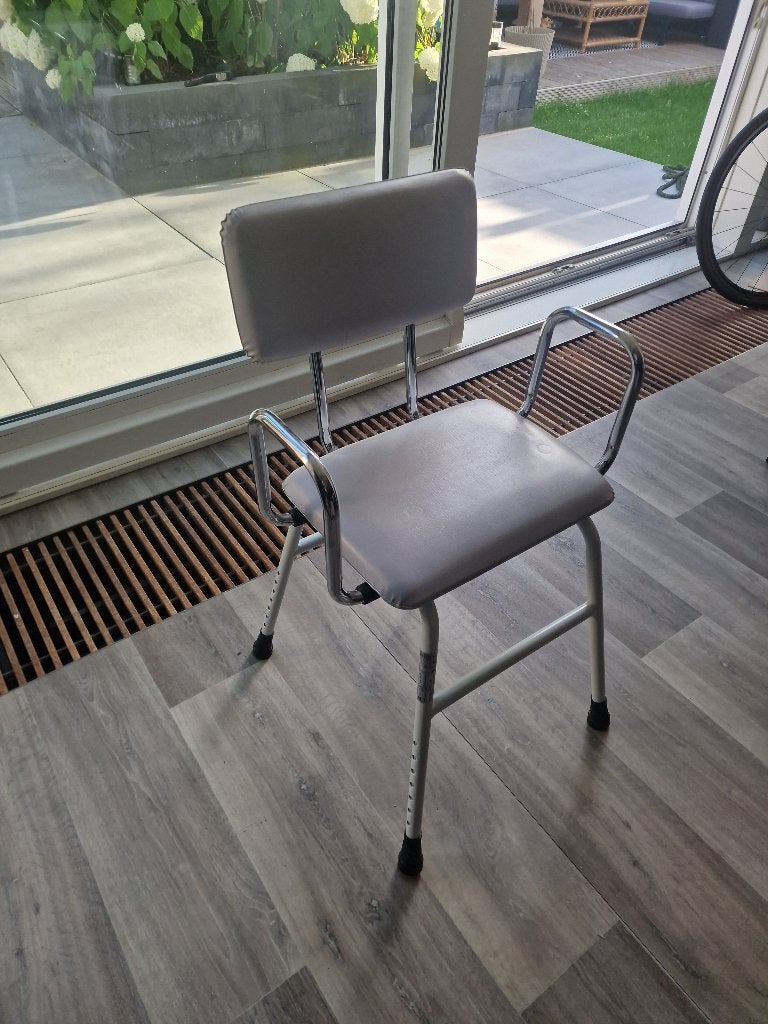 In hoogte verstelbare kruk, Huis en Inrichting, Krukjes, Ophalen, Zo goed als nieuw, Hout