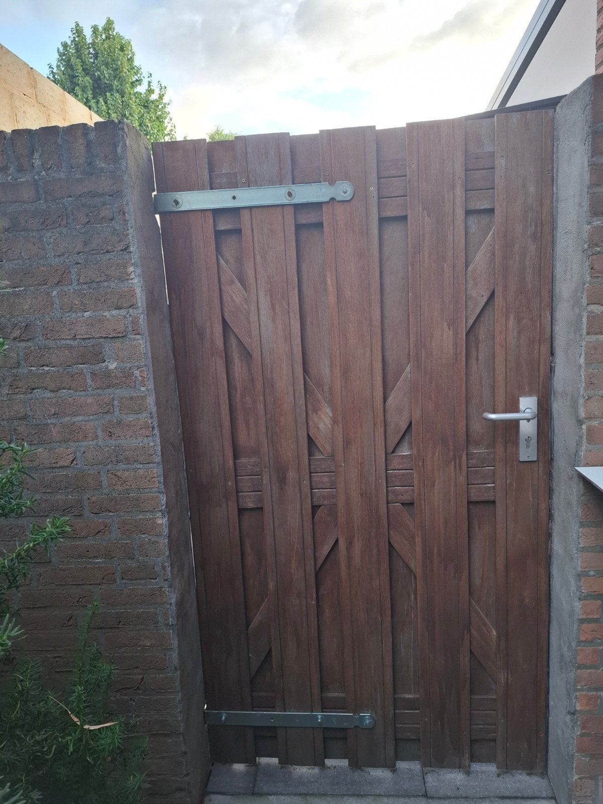 Houten poort met klink en scharnieren, Ophalen, Gebruikt, IJzer