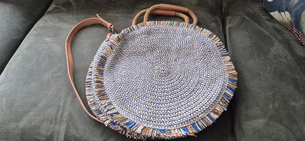 Zara rieten tas met blauw en beige patroon, Ophalen of Verzenden, Zo goed als nieuw, Blauw, Schoudertasje