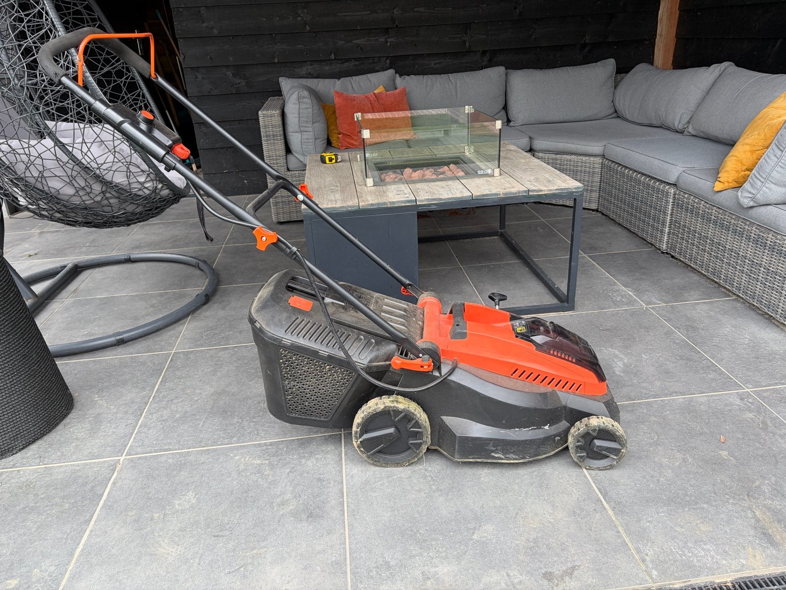 Black+Decker Accu Grasmaaier met 2 Accu's en Lader, Ophalen, Cirkelmaaier, Gebruikt, Accu-grasmaaier