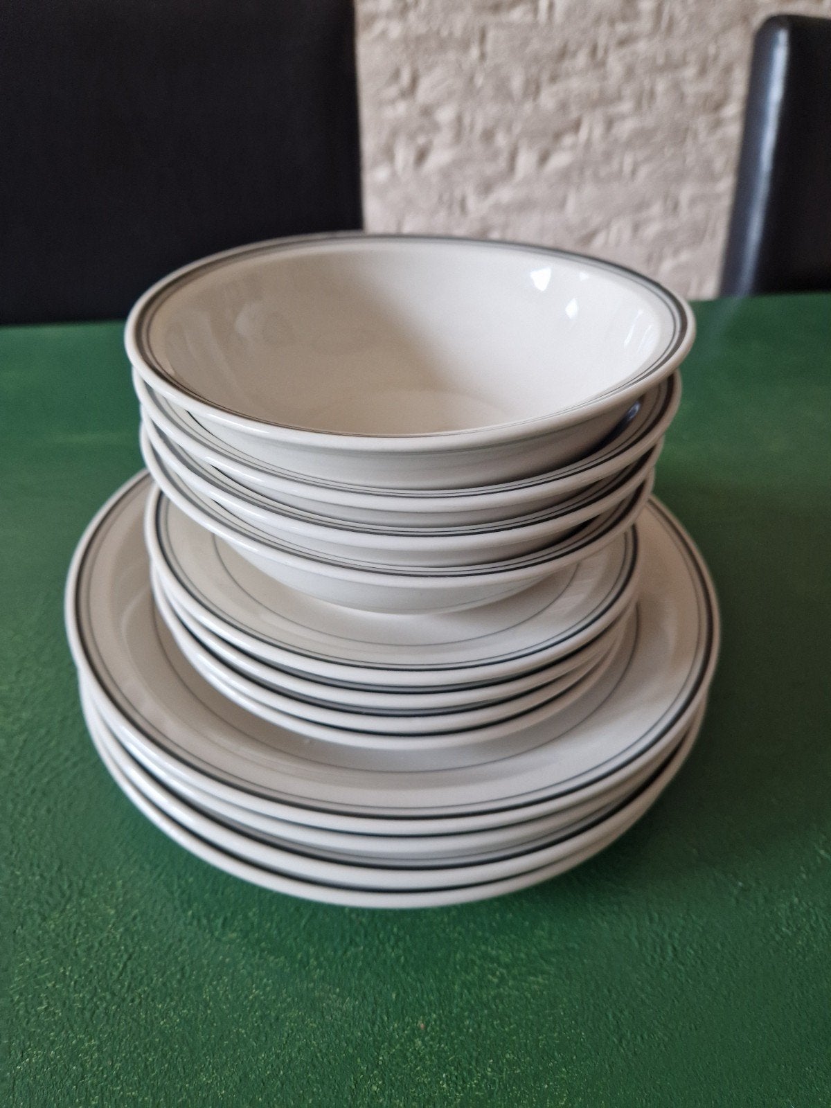 4 delige servies set, wit met zwarte rand, Ophalen, Porselein, Overige stijlen, Bord(en)