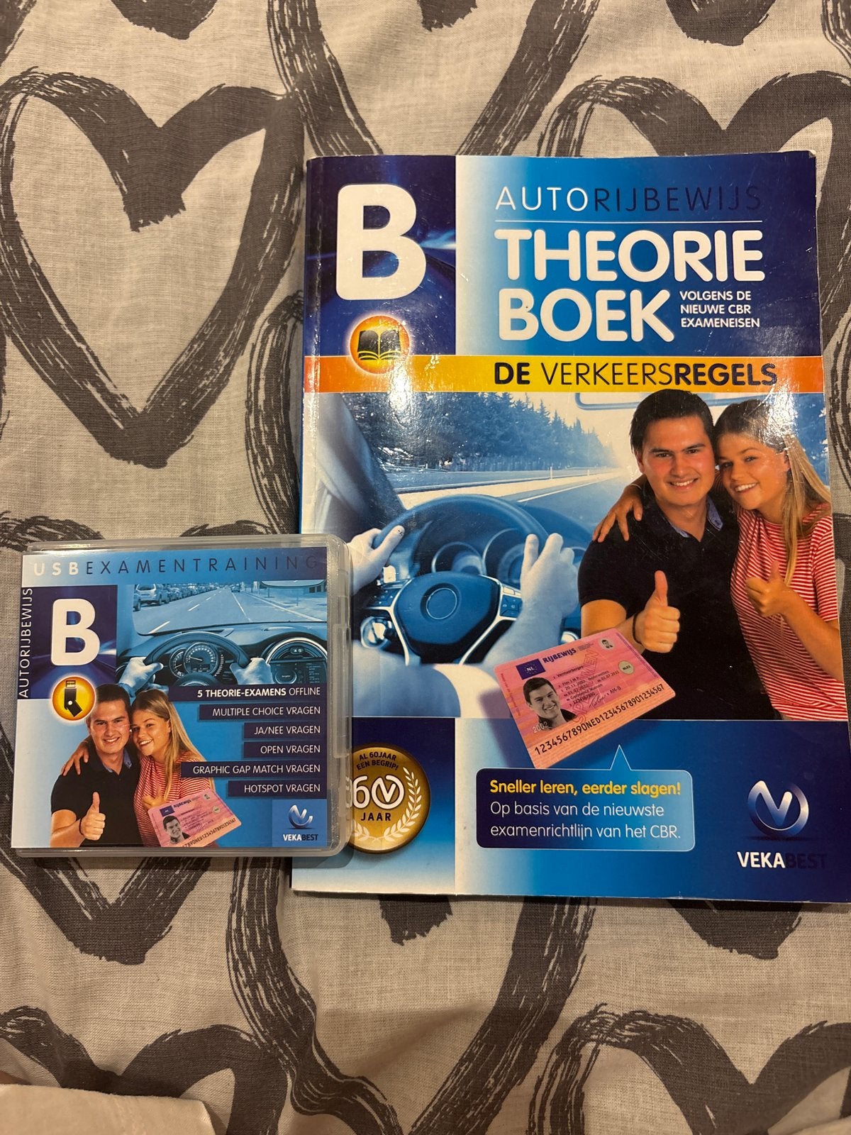 Theorieboek Autorijbewijs B + USB oefenexamens, Ophalen of Verzenden, Zo goed als nieuw, Algemeen