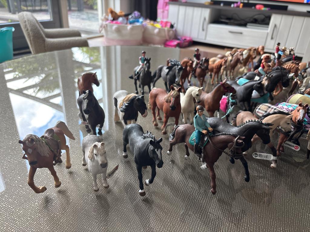 Grote collectie Schleich paarden en ruiters, Ophalen of Verzenden, Zo goed als nieuw, Paard, Beeldje of Figuurtje