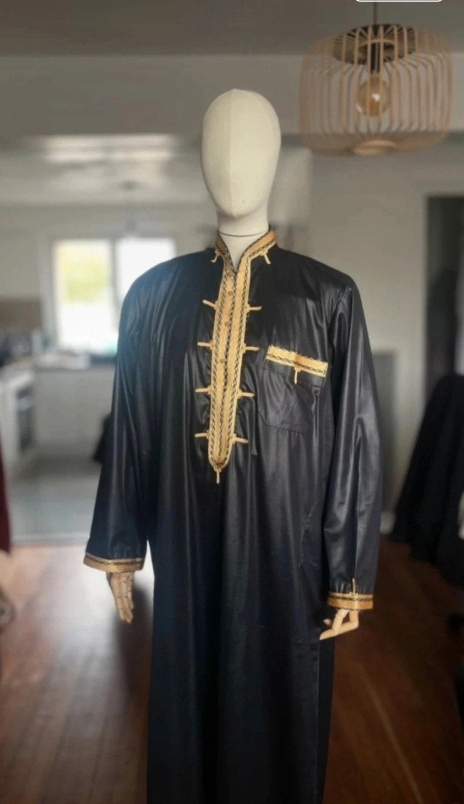 Stijlvolle Zwarte Djellaba/Qamis met Gouden Bies - Maat M, Kleding | Heren, Ophalen of Verzenden, Zo goed als nieuw