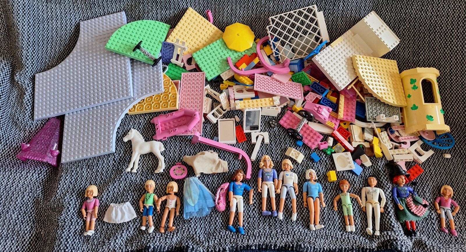 Lego Belville 11 poppetjes, paard, veel onderdelen., Kinderen en Baby's, Speelgoed | Duplo en Lego, Ophalen, Inclusief minifiguren