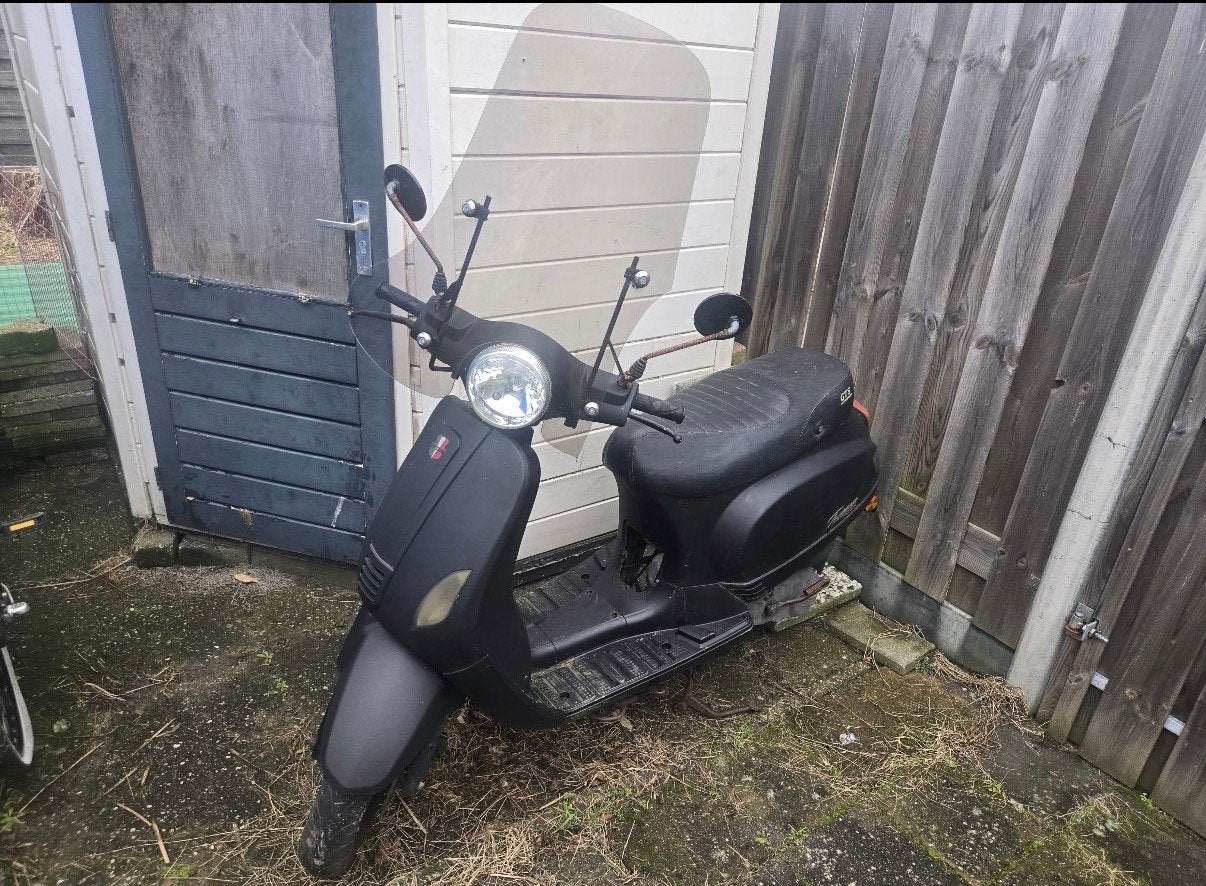 Zwarte GTS Toscana scooter - Gebruikt, Fietsen en Brommers, Snorfietsen en Snorscooters, Ophalen of Verzenden, Gebruikt, Benzine