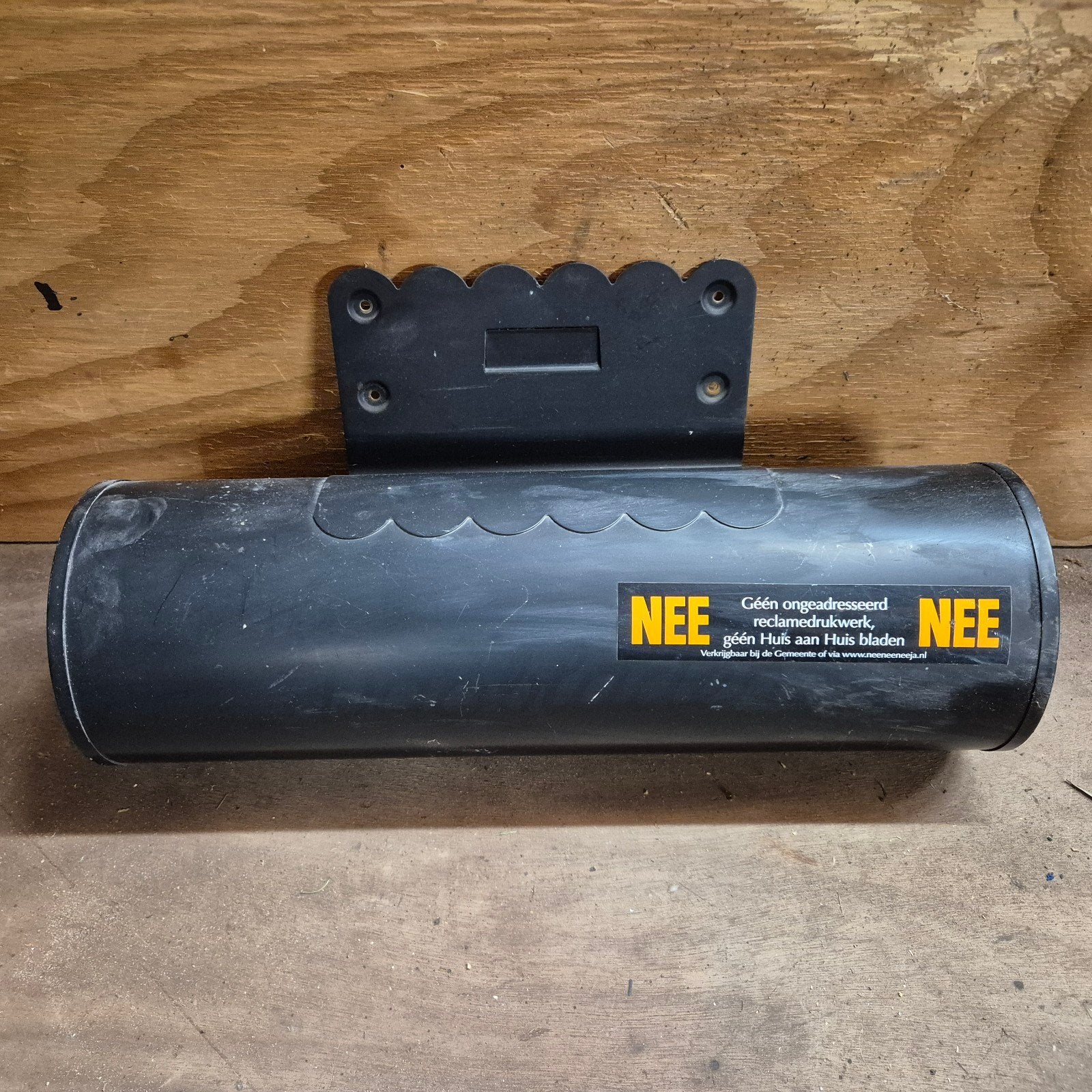 Brievenbus met 'Nee-Nee' sticker, Tuin en Terras, Ophalen of Verzenden, Gebruikt, IJzer, Wandbrievenbus