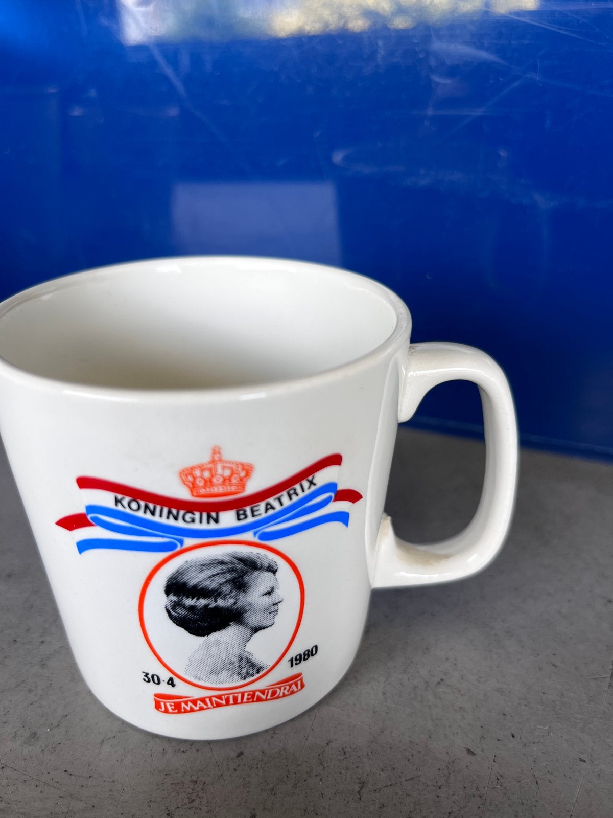 Koningin Beatrix Herdenkingsmok 1980, Ophalen of Verzenden, Gebruikt, Nederland, Servies