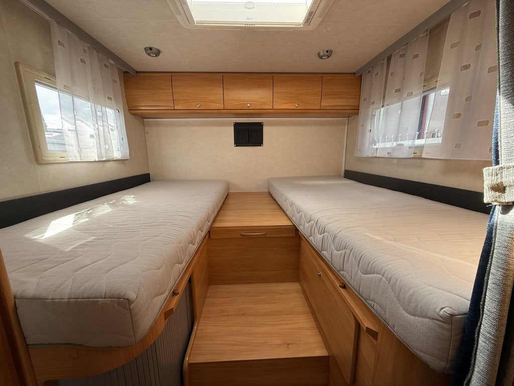 Adria Izola 697 SL Alkoof + lengtebed - IDEALE FAMILIECAMPER, Standaard zit, Bedrijf, Stra?ka cesta 50, 8000 Novo mesto, Slovenië