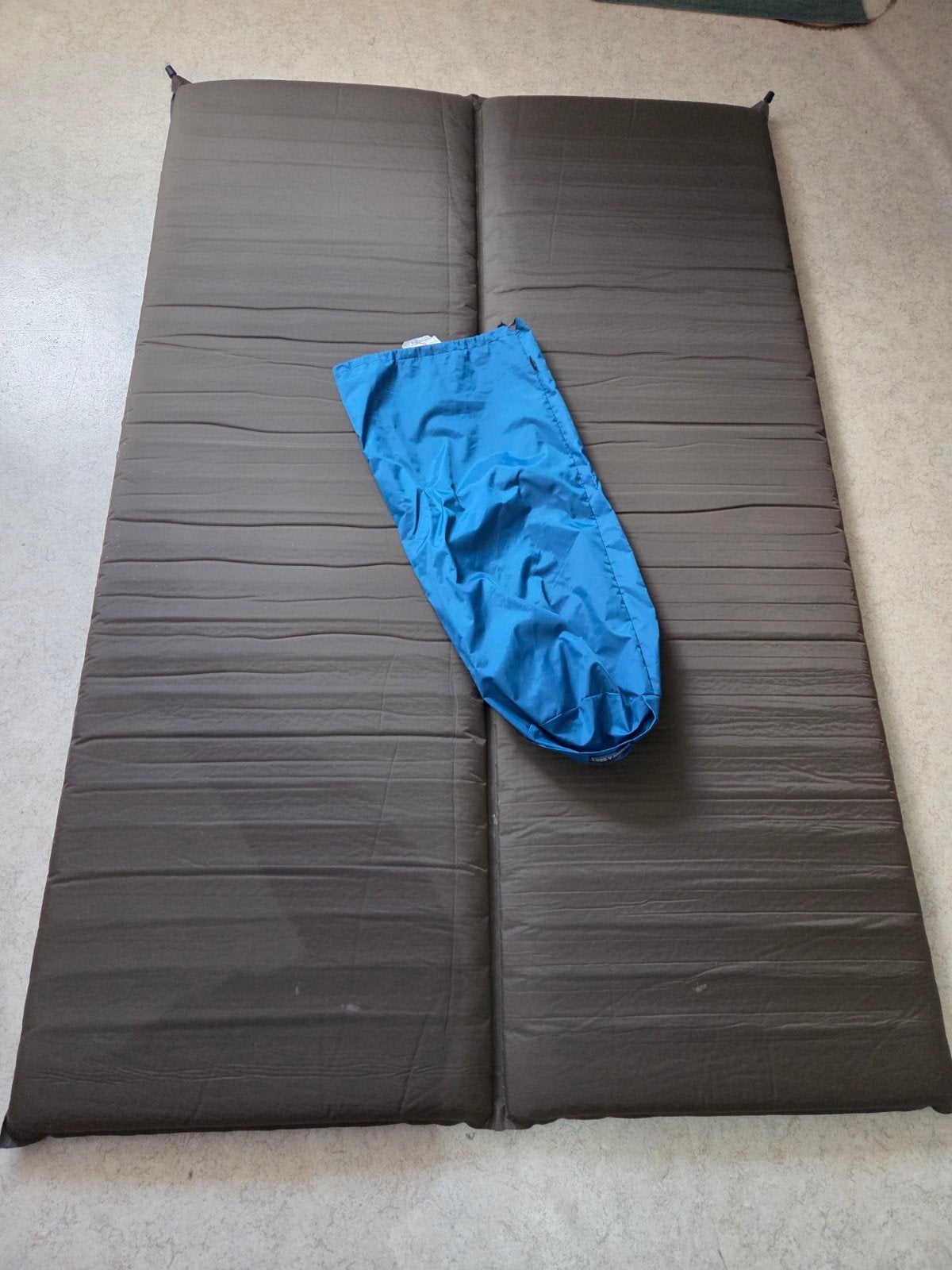 2 persoons Therm A Rest infloating matras 145x200  7cm dik, Caravans en Kamperen, Ophalen, Ingebouwde pomp, Gebruikt, 2-persoons