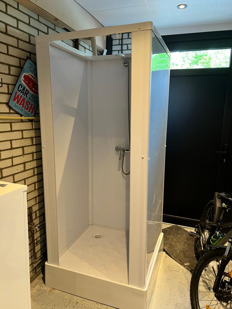 Tijdelijke douche of permanent tuinhuis, Ophalen, Zo goed als nieuw