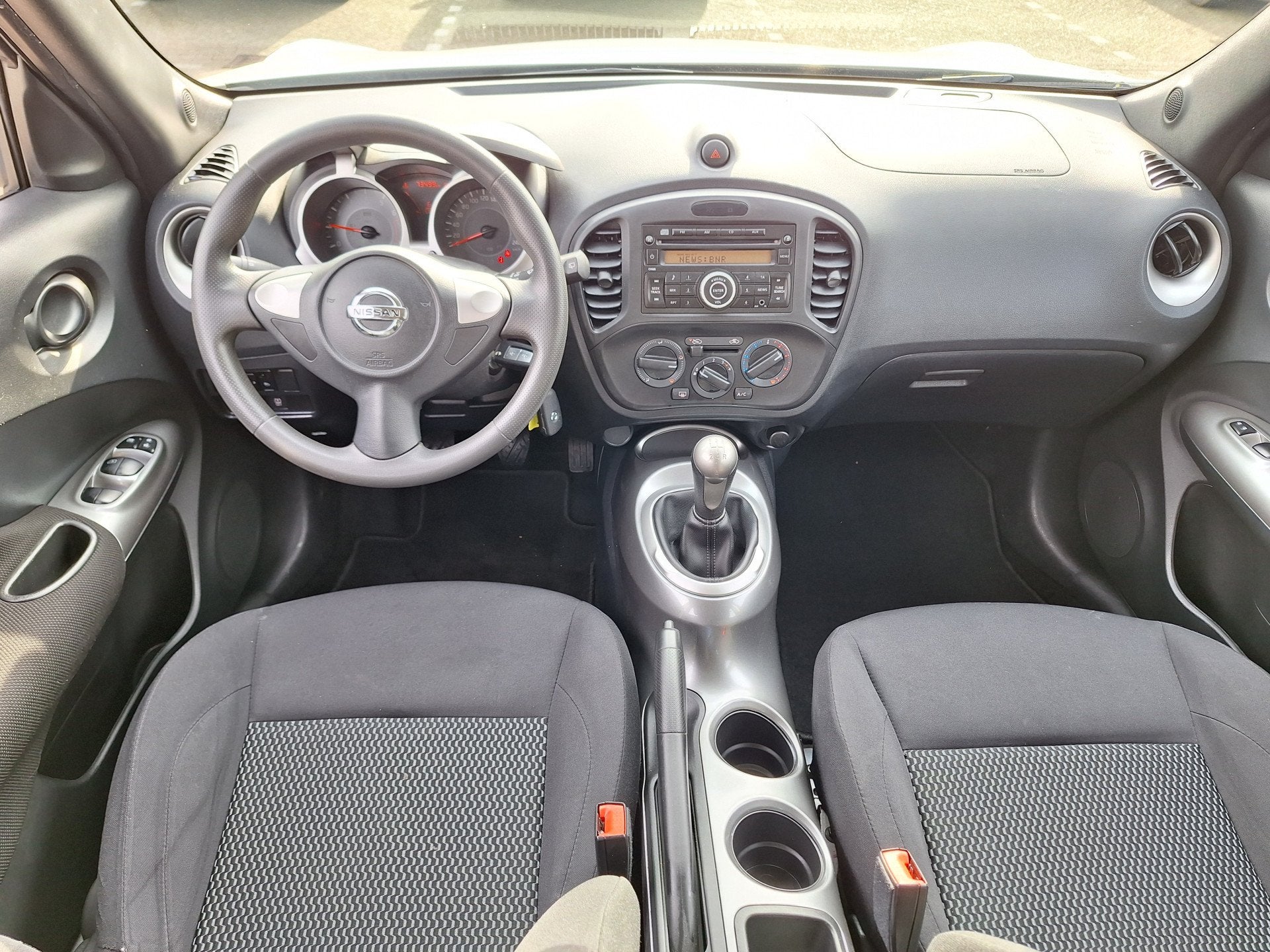 Nissan Juke 1.6 Visia bouwjaar 12-2017 / NEDERLANDSE AUTO, Auto's, Voorwielaandrijving, Stof, Euro 6, Origineel Nederlands