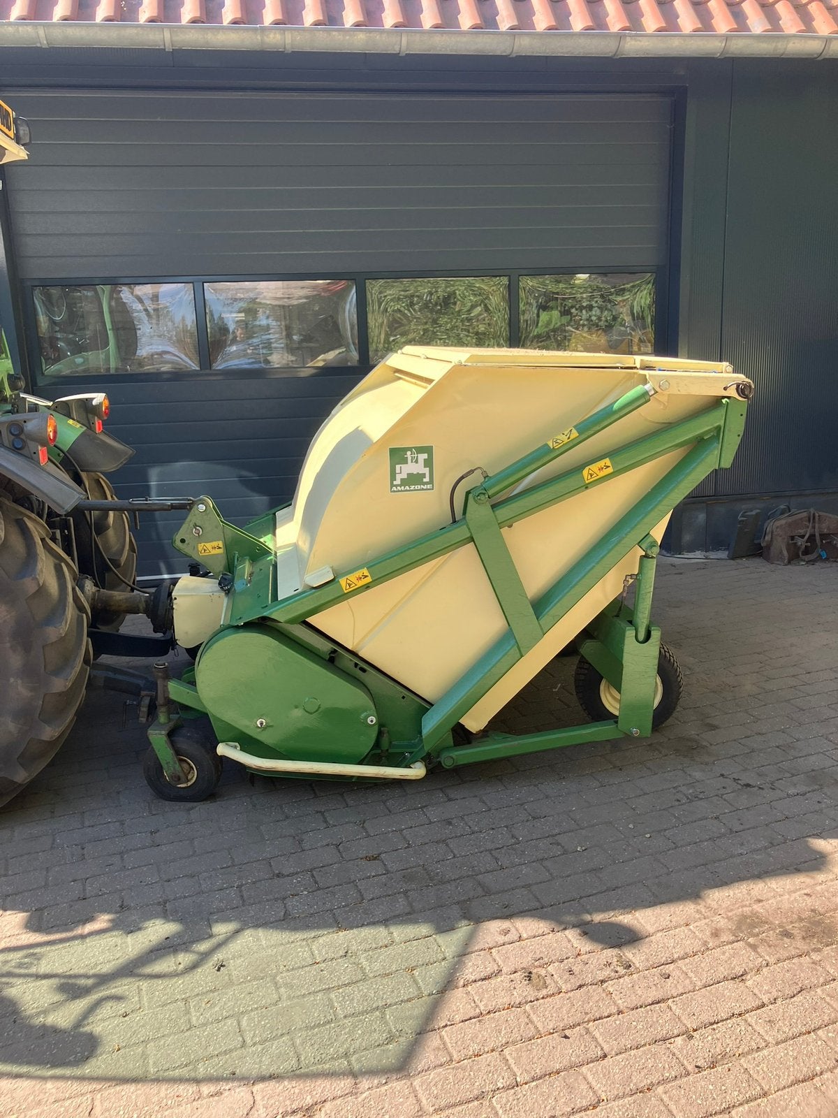 Amazone verticulteermachine klepelmaaier voor gazon, Ophalen, Gebruikt, Benzine