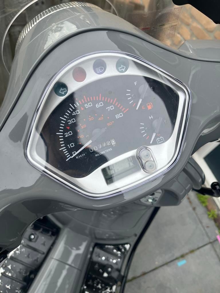 Scooter met ratelend geluid bij starten, Fietsen en Brommers, Zo goed als nieuw, Benzine, Ophalen, Overige merken