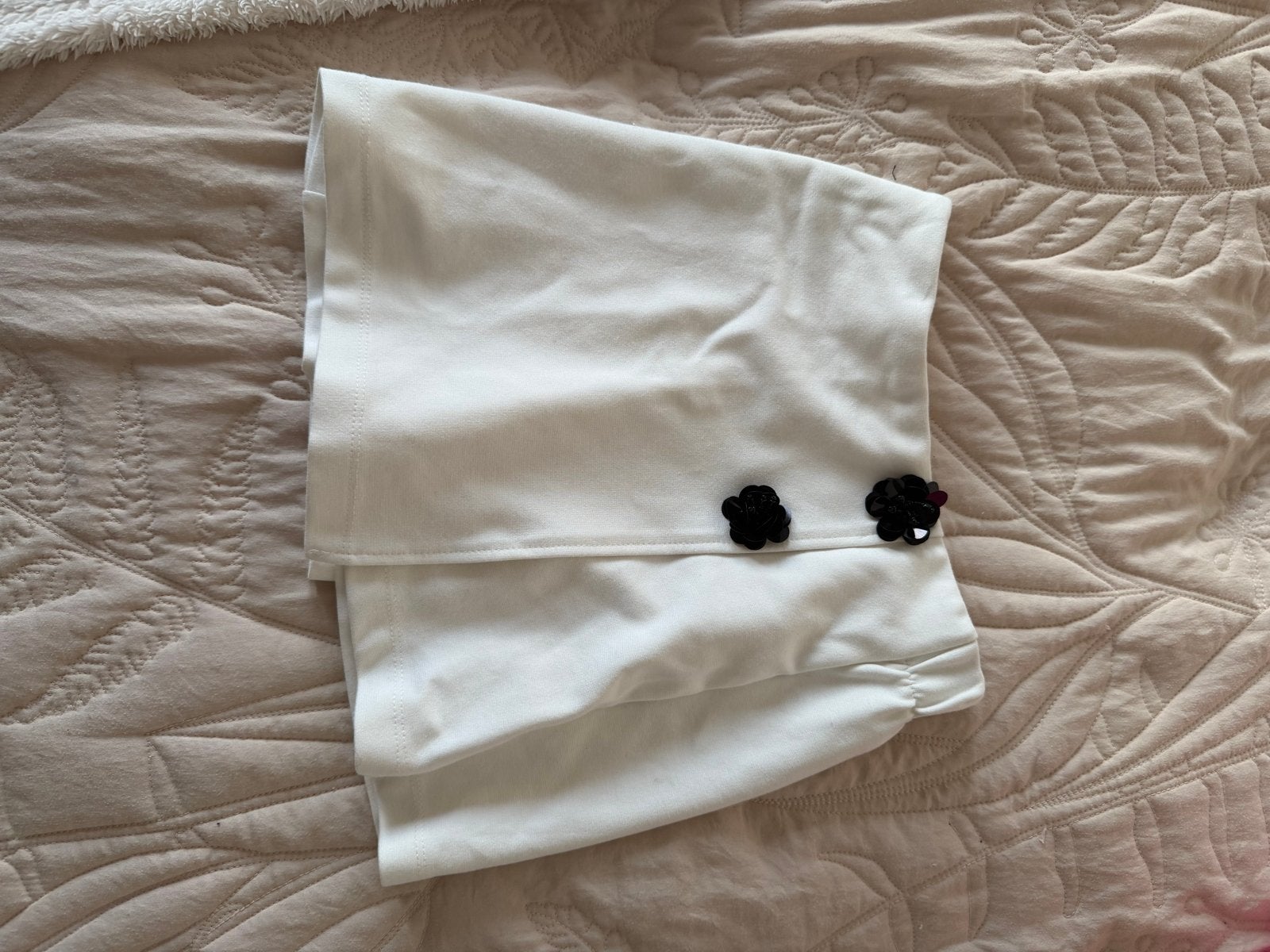 Witte broek met bloemendetails, Maat 38/40 (M), Kort, Wit, Ophalen of Verzenden
