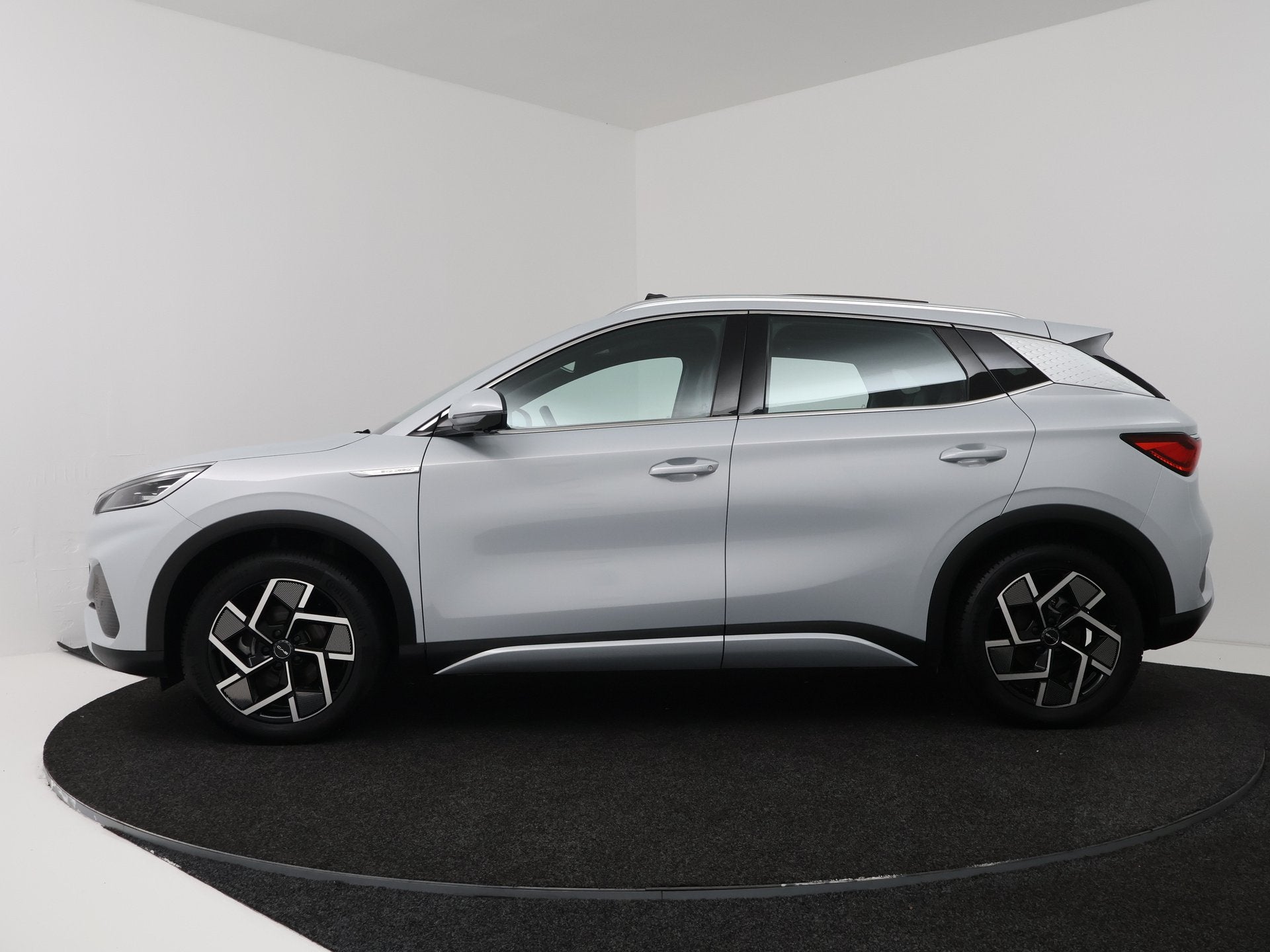 BYD ATTO 3 Design 60 kWh | Origineel NL! | Panoramadak, Auto's, 12 maanden, Gebruikt, Beige, 33 min