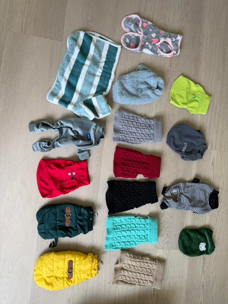 Partij hondenkleertjes XS/S, Dieren en Toebehoren, Hondenkleding, Ophalen of Verzenden, Zo goed als nieuw, Hondenjas