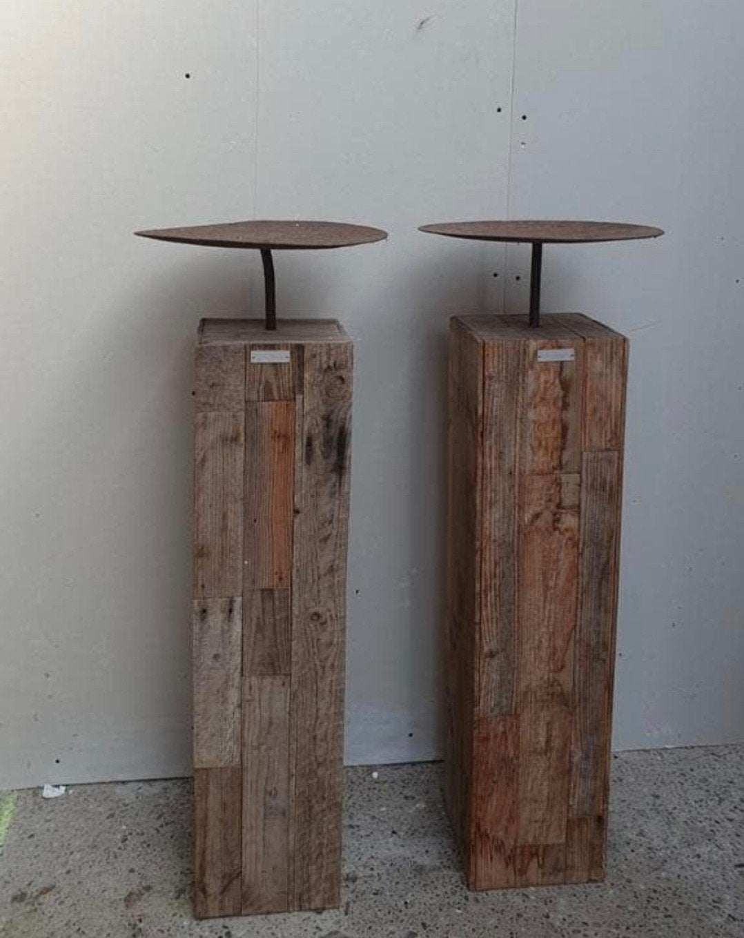 Set van 2 houten pilaren/zuilen met metalen schaal, Ophalen, Gebruikt