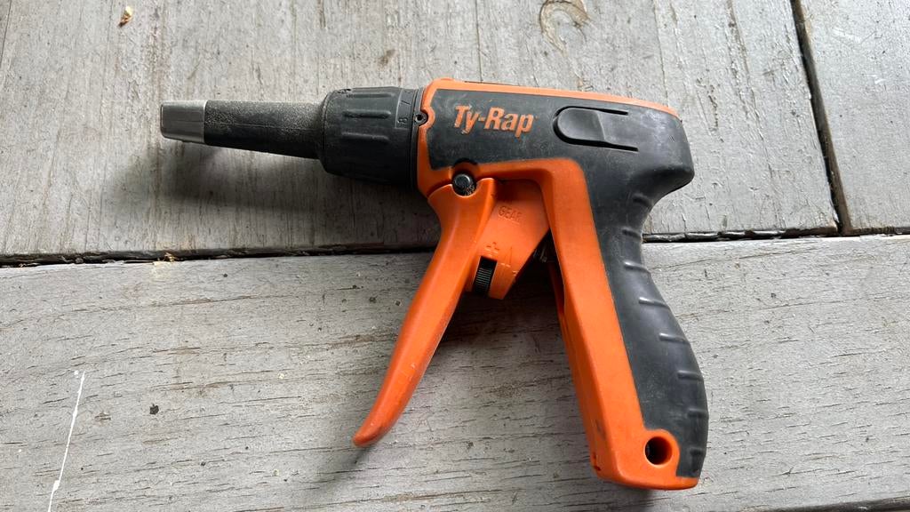TYRAP ERG50 Trekbandjes tang met instelbare trakkracht, Ophalen of Verzenden, Zo goed als nieuw