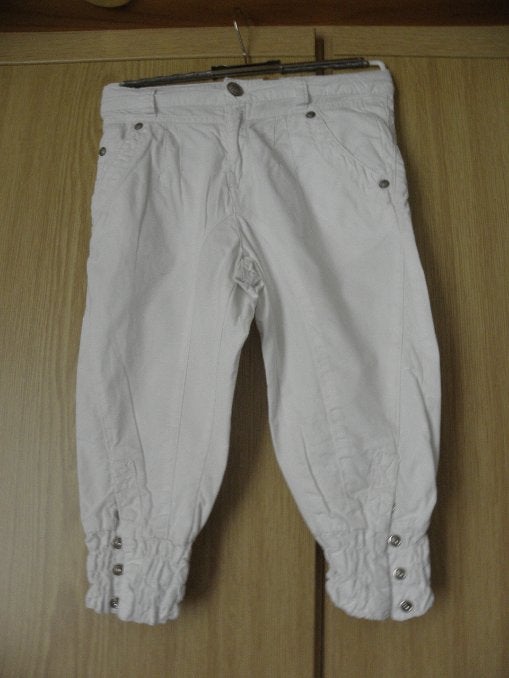 Trendy wit katoenen zomerbroek broek JILL mt 140 prima staat, Broek, Gebruikt, Meisje, Ophalen of Verzenden